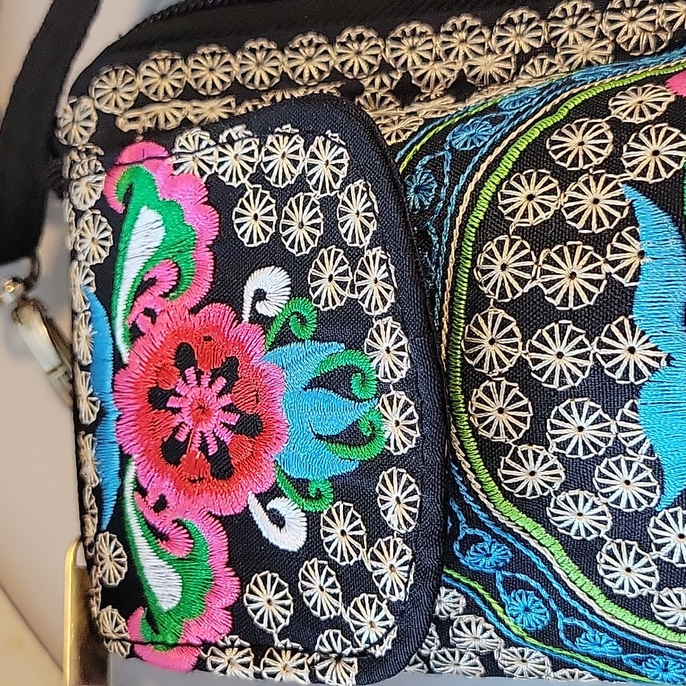 🌸 Floral 🌸Embroidered Crossbody Bag - Picture 3 of 6